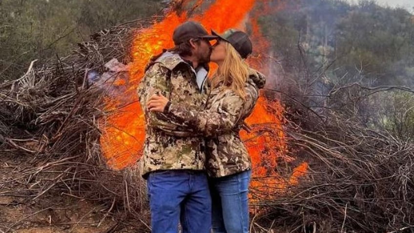 Ryan Bingham kissing Hassie Harrison