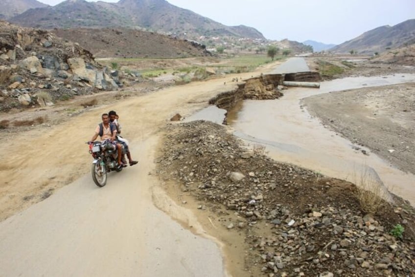 yemen flood toll climbs to 60 thousands affected un