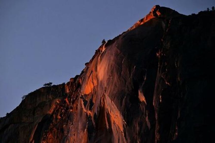 yosemite employees hang us flag upside down in budget cut backlash