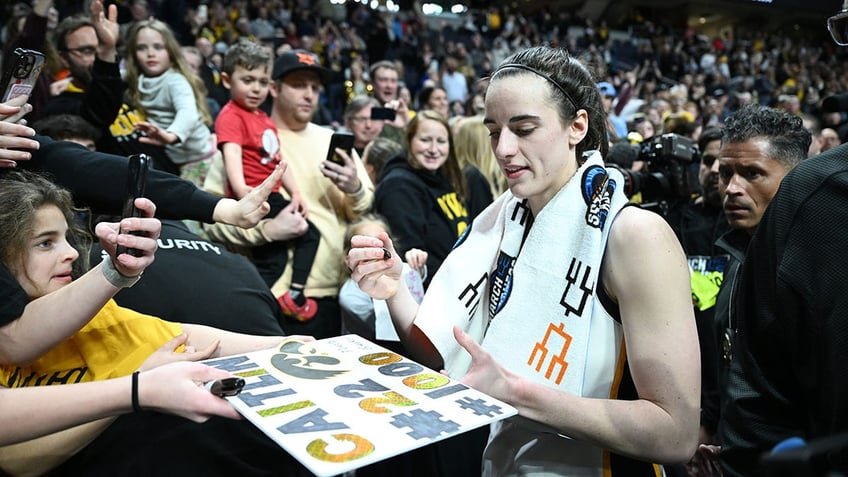 Caitlin Clark signs autographs