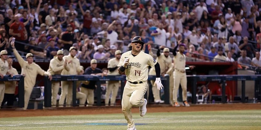 young fan steals home run ball from leaping reds outfielder spencer steer ruled interference