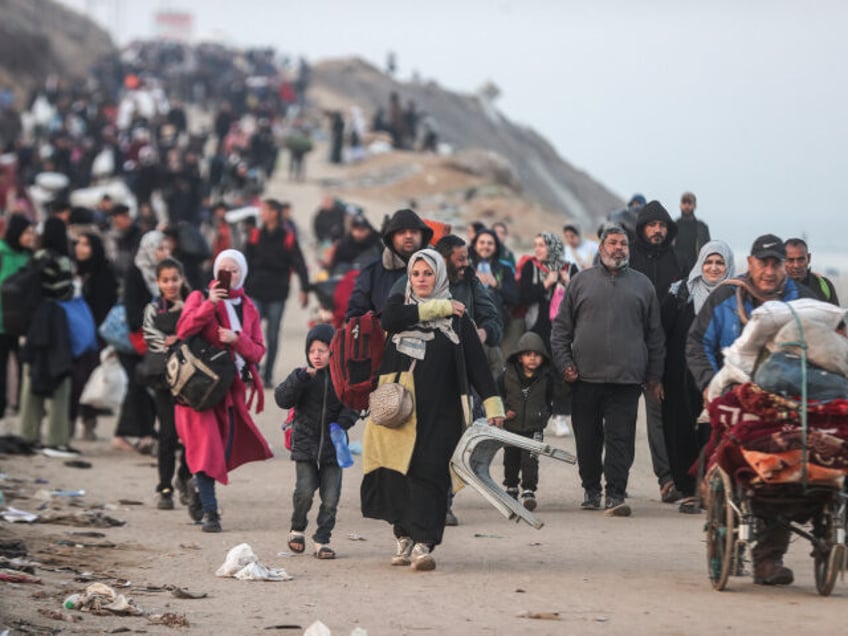 Displaced Palestinians making their way back on foot from the southern regions to their ho