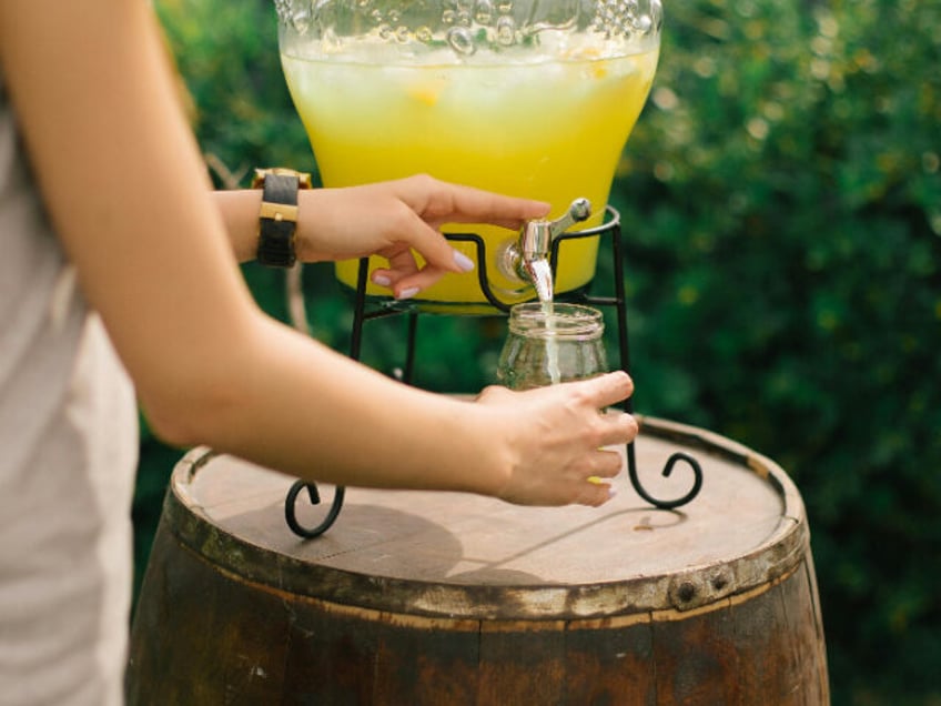 woman-pouring-fresh-juice
