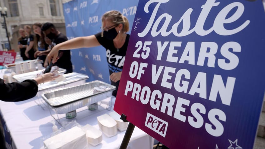 PETA serves veggie hot dogs at event