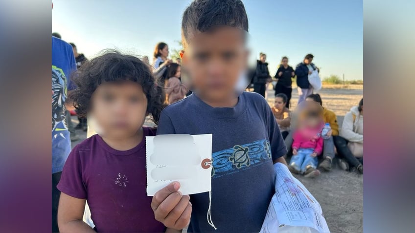 migrant-kids-eagle-pass