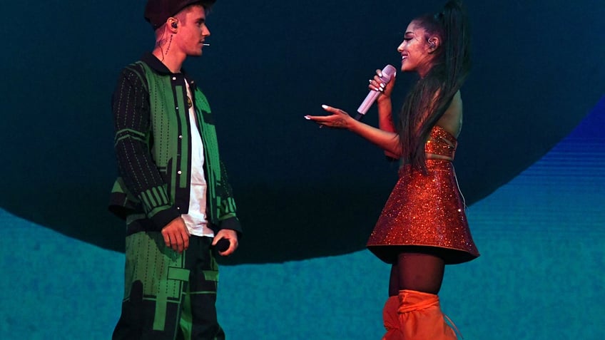 Justin Bieber, Ariana Grande performing