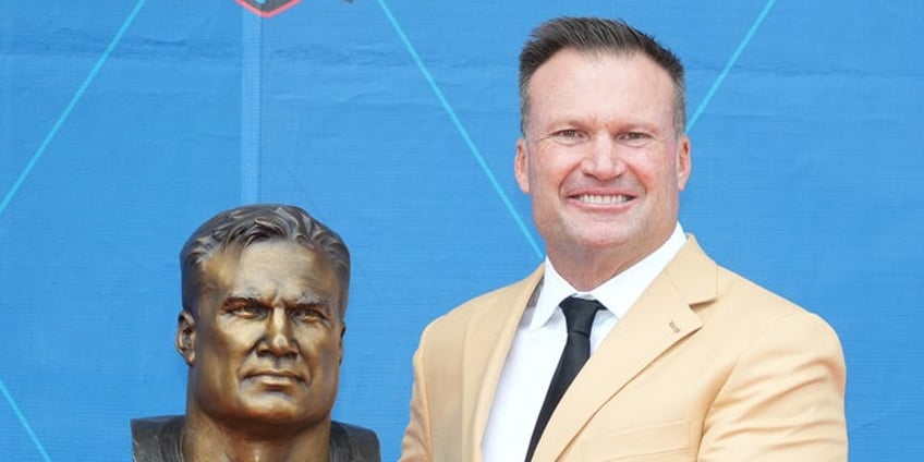 zach thomas gives emotional junior seau tribute during hall of fame induction speech my inspiration