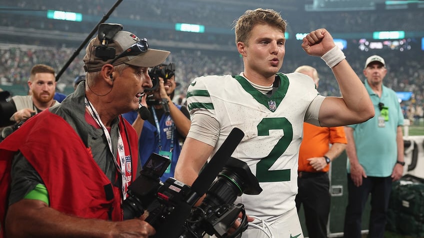 zach wilsons mom expresses her displeasure after jets qb gets hit with water bottle