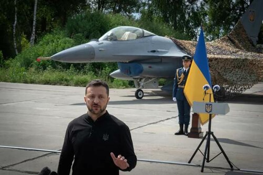 zelensky shows off newly arrived us f 16 jets from secret location