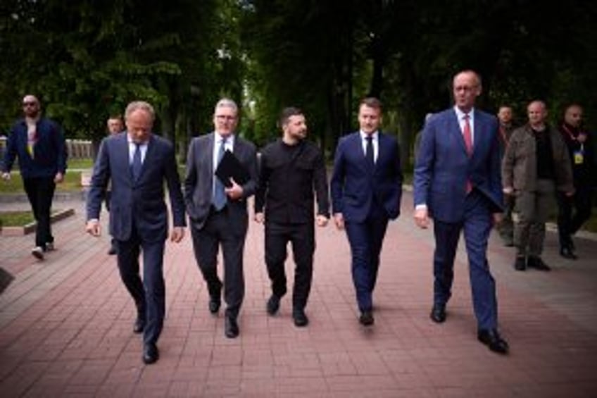 Zelensky vows to meet 'personally' with Putin for talks to end war