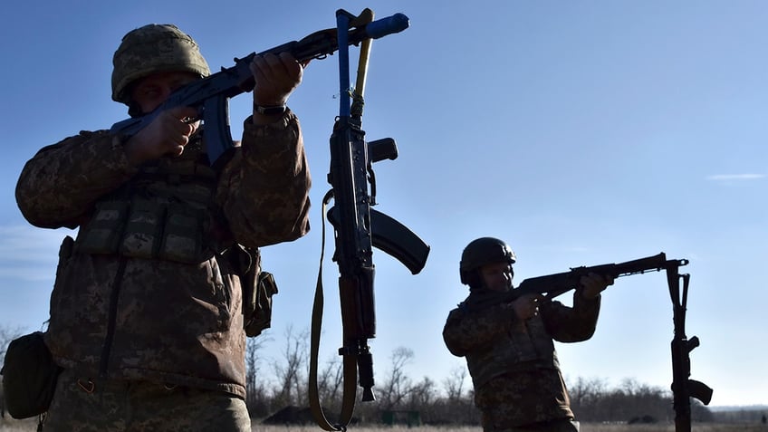 Ukraine soldiers training