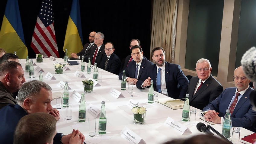 Members of the Ukrainian and US Delegation meet in Munich