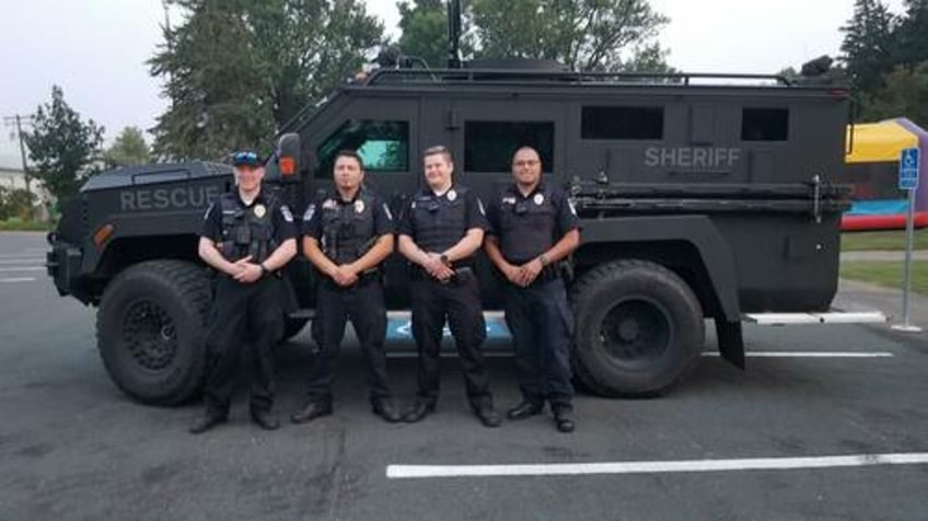 zero applicants zero prospects entire police force quits in minnesota town